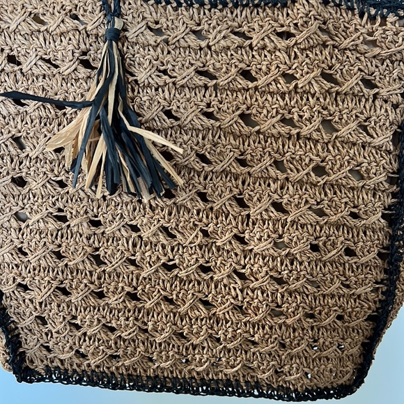 Beautiful Straw Beach Bag - Picture 2 of 13